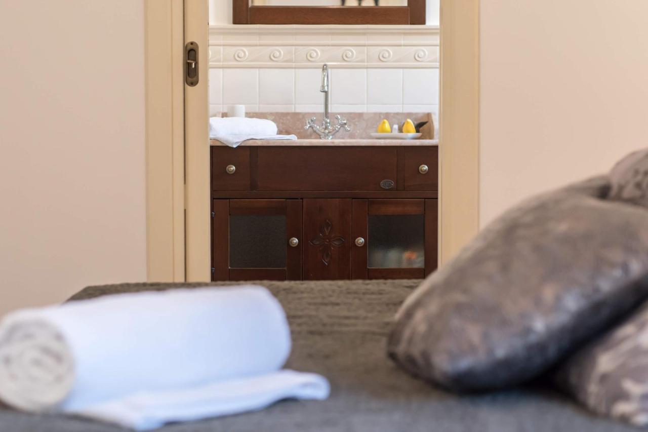 Duomo Seaside Deluxe Apartment By Ortigia Apartments Syracuse Esterno foto