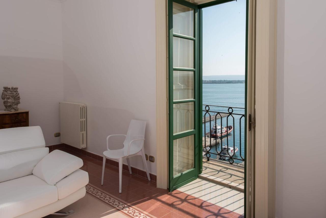 Duomo Seaside Deluxe Apartment By Ortigia Apartments Syracuse Esterno foto