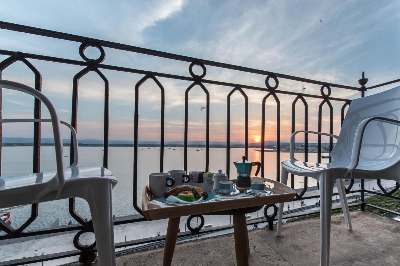 Duomo Seaside Deluxe Apartment By Ortigia Apartments Syracuse Esterno foto