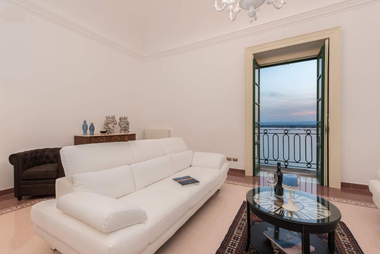 Duomo Seaside Deluxe Apartment By Ortigia Apartments Syracuse Esterno foto